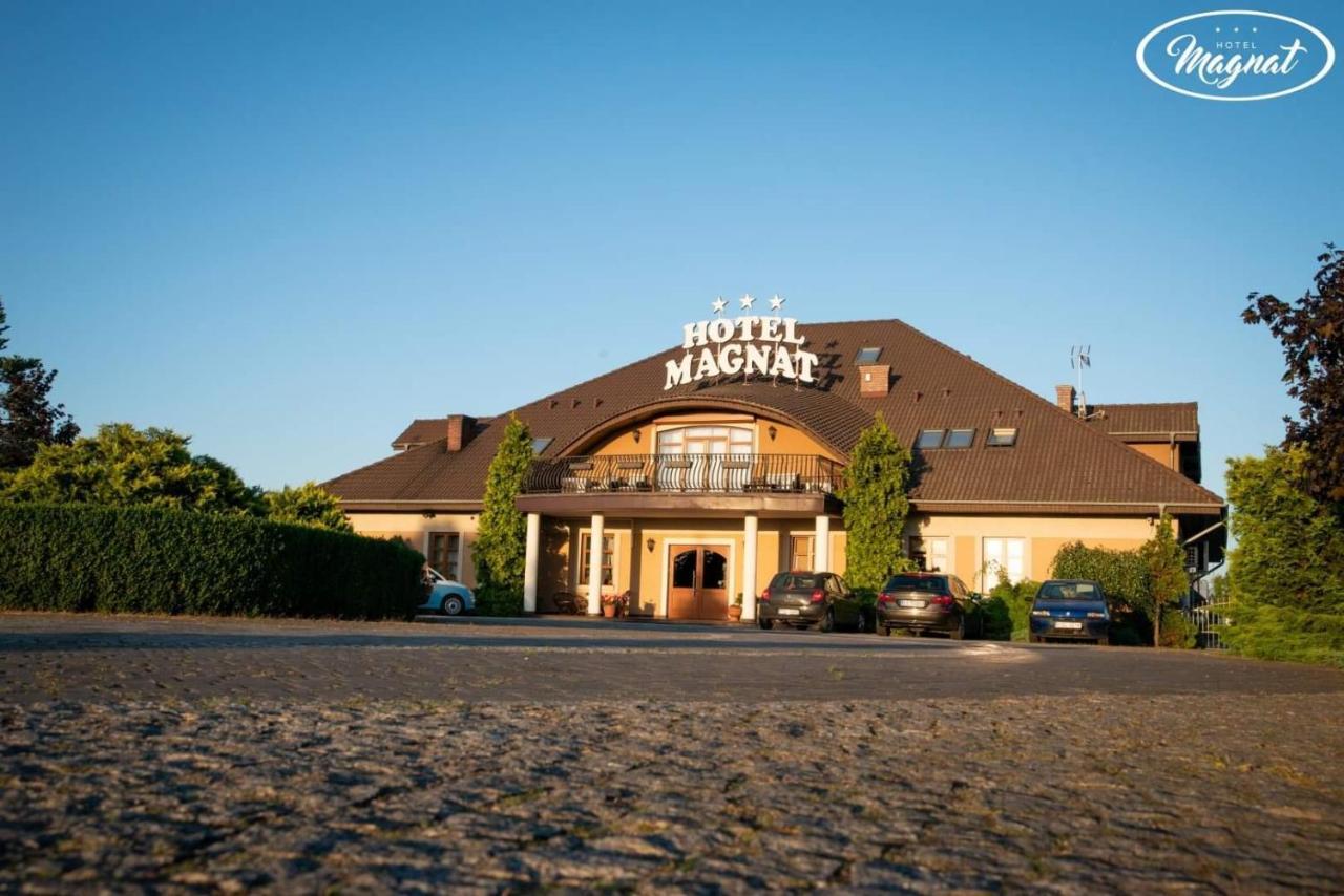 Hotel Magnat Słupca Extérieur photo